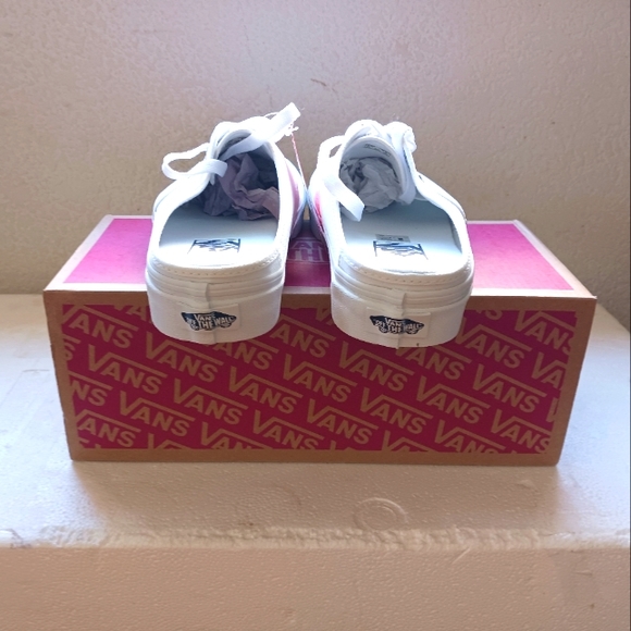 Vans - Picture 3 of 4